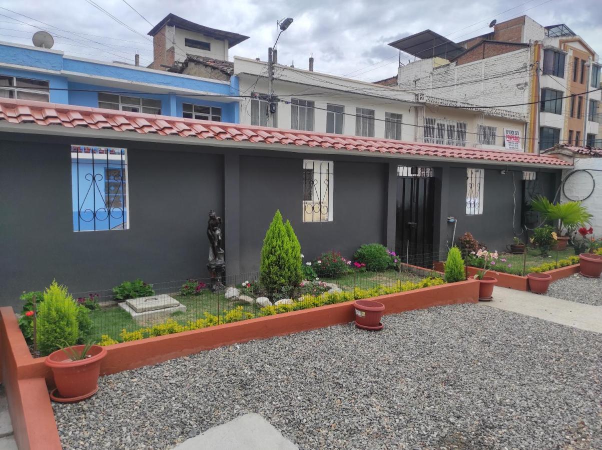 Hostal Los Lirios Loja Extérieur photo