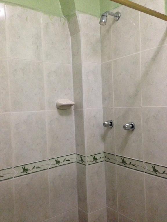 Hostal Los Lirios Loja Chambre photo