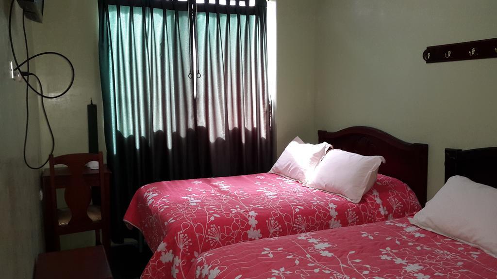 Hostal Los Lirios Loja Extérieur photo