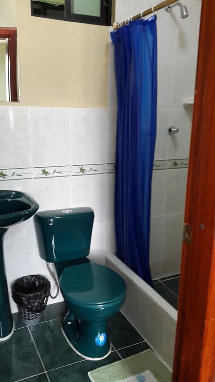 Hostal Los Lirios Loja Extérieur photo