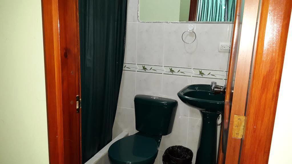 Hostal Los Lirios Loja Extérieur photo